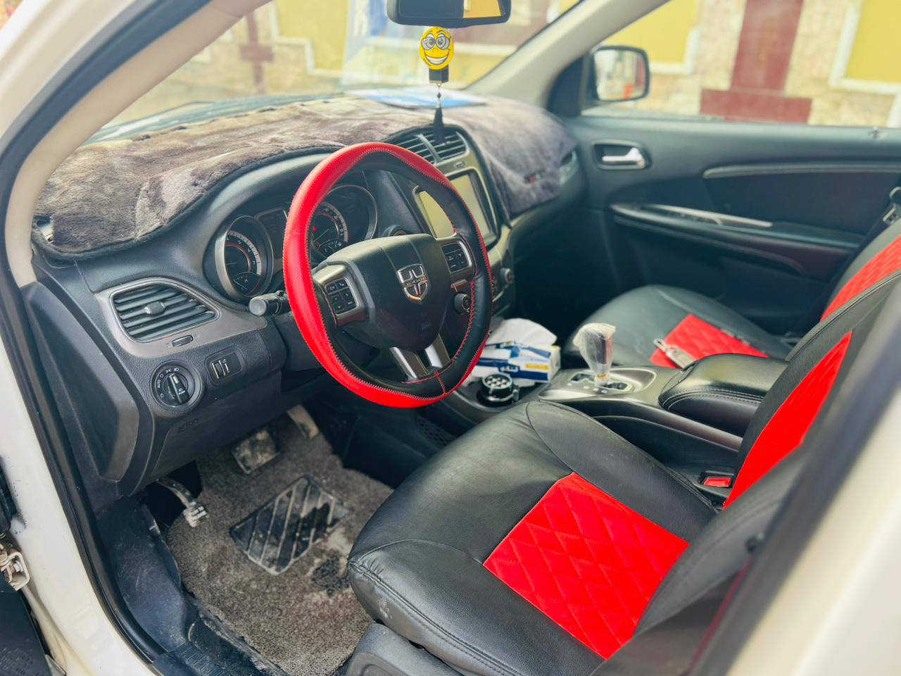 السلام عليكم للبيع دوج جورني موديل 19 كروز رود فوول مواصفات 
٦ سلندر 
تبريد ثلاث قطع 
دواخل جلد 
شاشه كبيره 
كامره
بصمه 
تحكم ستيرين جهتين 
كشنات تدفئة تبريد كراسي كهرباء مري كهرباء فول مواصفات 
٧ راكب 
ماشيه ٥٥ الف سياره جديده مامتعوبه ابد
مبدل بيه جاملغ صبغ 
مكانه ناصريه مركز مدينه 
سعره 150 بيه مجال جدا قليل للشراي 
***********
