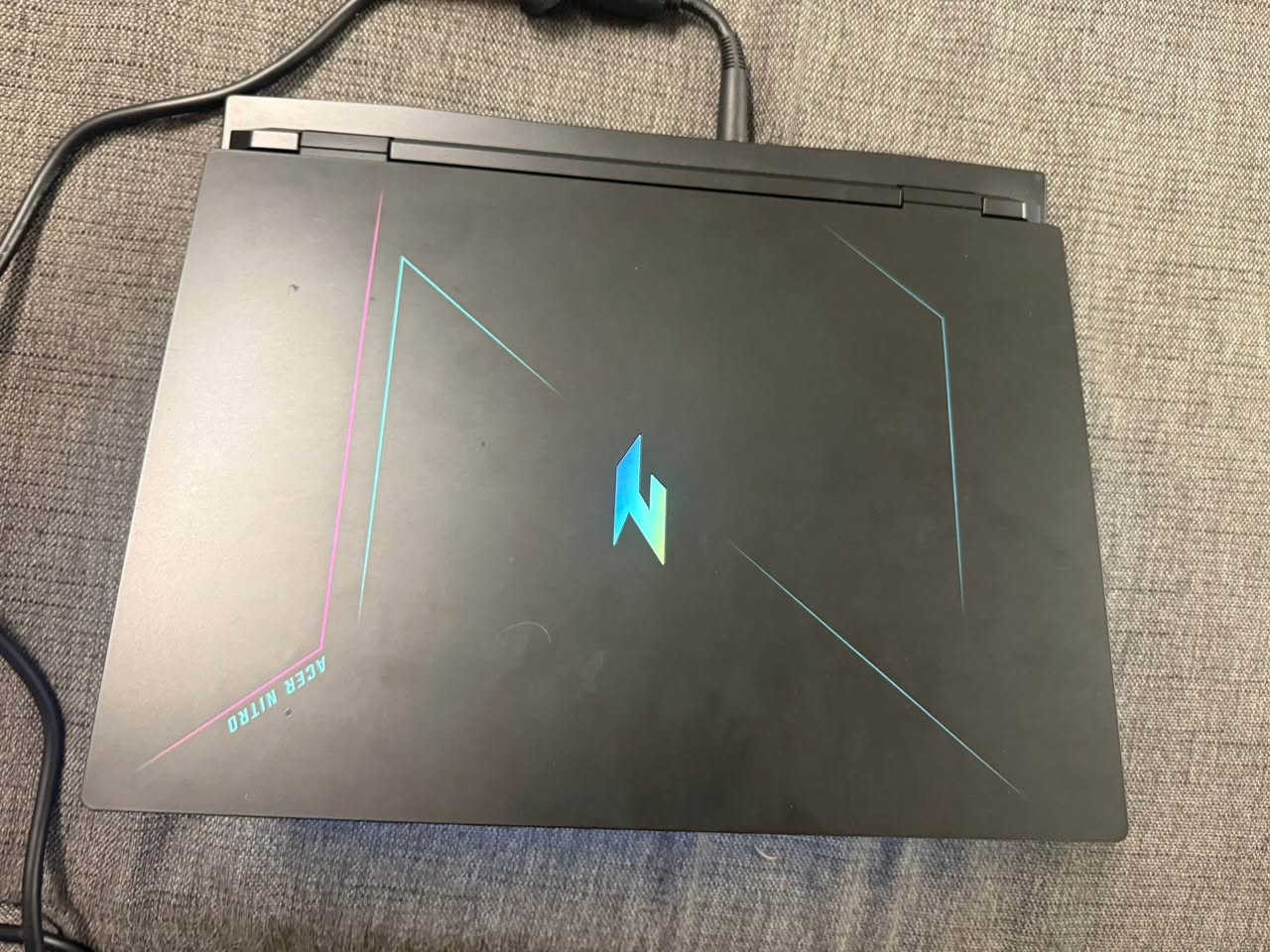 🔥 للبيع — Acer Nitro V AN16-41 🔥

🎮 كرت شاشة RTX 4070 — 8GB
🧠 معالج AMD Ryzen 7 7840HS
💾 رام 16GB DDR5 بسرعة 5600MT/s lo

⚡ SSD سعة 1TB

🖥️ شاشة 16 إنچ WQXGA
🚀 تردد 165Hz
⚡ استجابة 3ms
🎨 يدعم NVIDIA G-SYNC

⌨️ الكيبورد احرف  إنكليزي مبي عربي بس اكًو لزكات 
من الصناعه عربيه  

✅ يشغل الألعاب الثقيلة بسلاسة
✅ ممتاز للمونتاج والتصميم والبرامج الهندسية
✅ استخدام نظيف جداً

📍 الجهاز جاهز للفحص والتجربة
   

السعر ١٠٠٠$ بغداد, العراق


**إذا كنت صاحب هذا الإعلان وتريد حذفه لأي سبب، رجاءا أرسل رسالة إلى الدعم الفني**