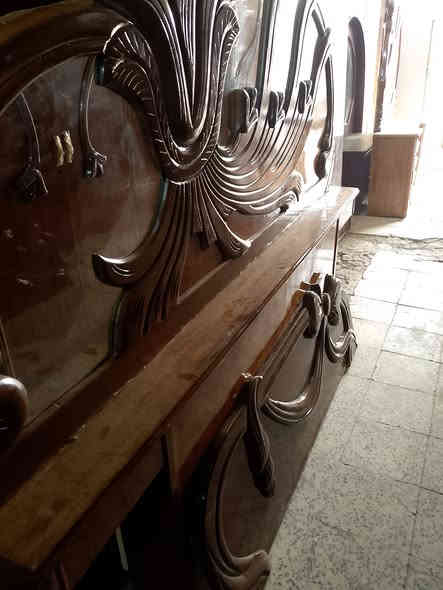 تعلن محلات جسار للمزاد العلني عن وجود غرفه نوم ملحق صاج طبيعي داخل وخارج خشب خمسه  ملم توصا مستعمل لاتصال بغداد حي الإعلام شارع قطر الندى أهلا وسهلا بكم ***********
