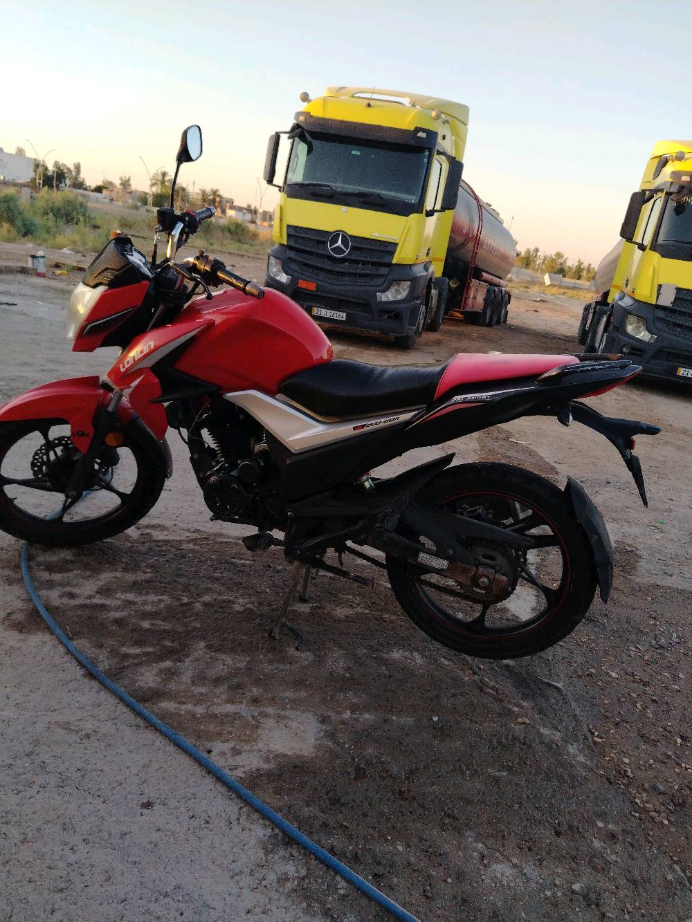 دراجه لونسن سبورت cr1 ٦ گير حجم المحرك200 
دراجه خير من الله نضافة الگشر 80/100
كهربائيات كله شغاله ماناقصها شي فقط هورن شلعه ومعدل تشگ الگاع....بدون اوراااق.. مكانه الرمادي قرب جامع الوارث مو الواثق عله اربعين لا الوارث فلكة بعلوان الصوفيه 
السعر 💲900 وبي مجال يرهم مراوس حسب القناعه