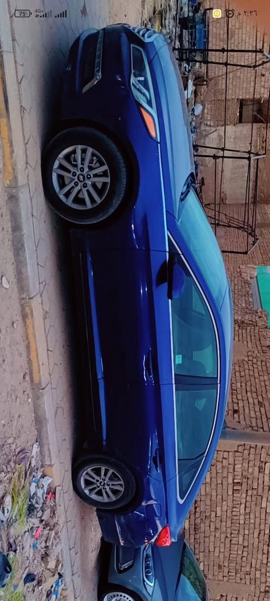 السلام عليكم 
سوناتا وارد امريكي 2015لون ازرق 
رقم إنكليزي  نجف باسمي سنوية لغاية 2029
حادثها جاملغ يمنة وبنيد مبدل فقط 
غير ذالك بيها صبغ قليل بالباب مال السايق 
مكينة وكير مكفولات 
حدادية 70%
السيارة بيها منضومة غاز 
بيع او مراوس حسب القناعة 
 للستفسار  ***********
