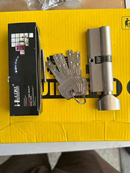 السلام عليكم
على بركة الله تعالى معمل النعيمي للألمنيوم 
بيع جمله مفرد
مواد الألمنيوم مفصلي مع الإكسسوارات بسعر الجمله
عمل كافة أنواع الأبواب والشبابيك الألمنيوم والمحجرات التركية
الموقع المعوقين قرب كراج الزوبات _***********
