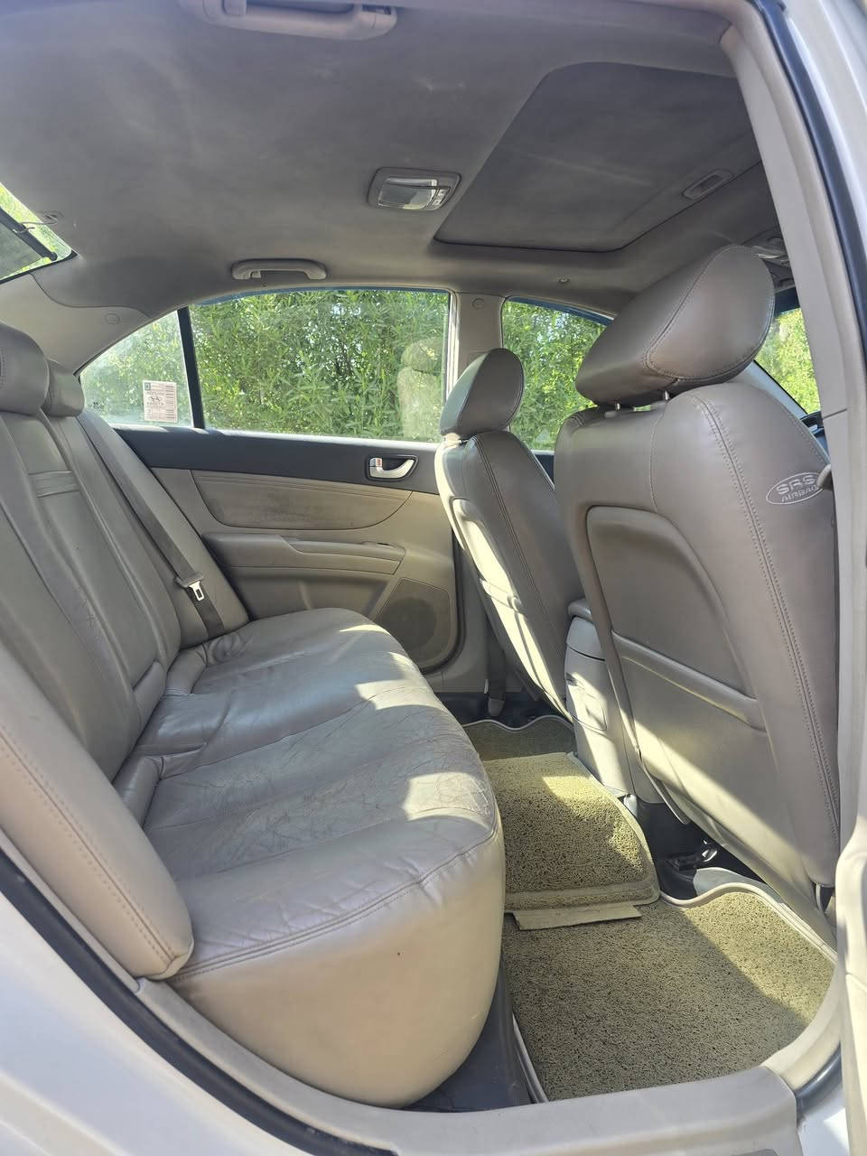 سوناتا موديل ٧ خليجي
فول مواصفات 
محرك ٦
بيها قطعة صبغ وحدة
وبارد قليل 
١١٢ وبيها مجال
***********
