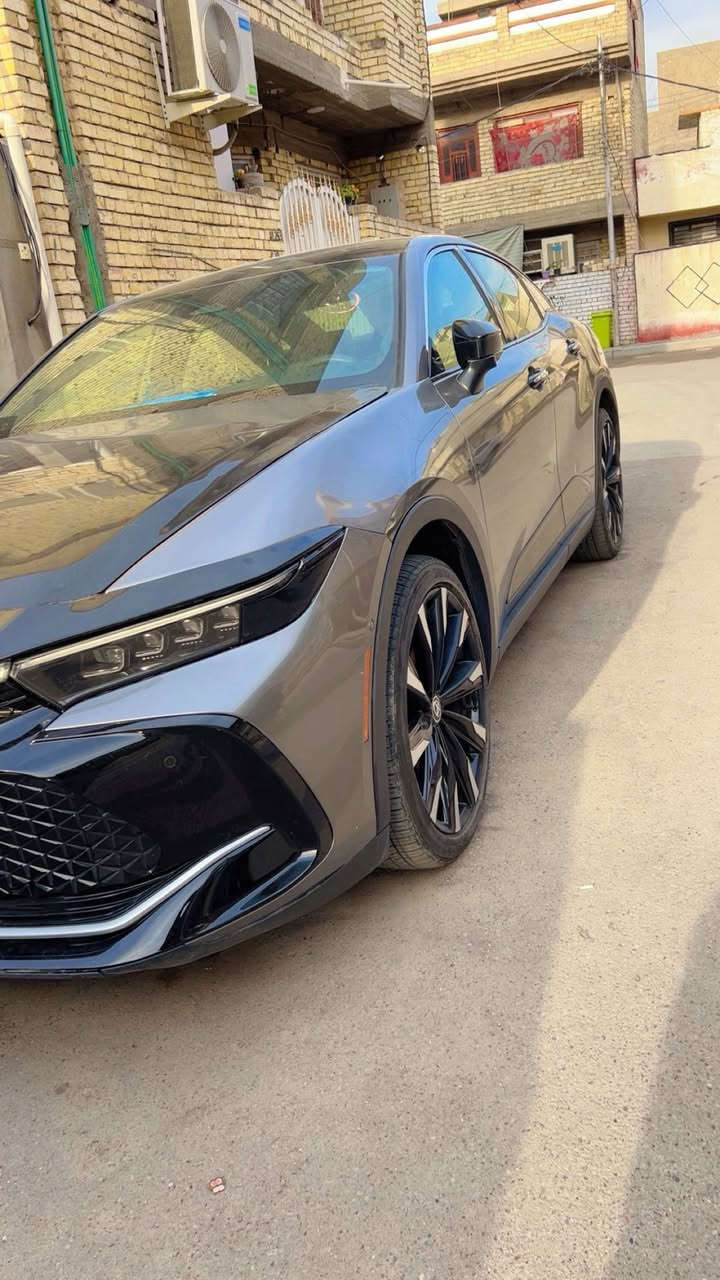 السلام عليكم سياره أمريكي تيوتا كراون 2024 بلاتينيوم و1/1 فول موصفات اعلى فاء بالاكراون  2كلر.  مواصفات هواي وتعجز تحسبه السعر 47 الف دولار وبيه مجال  رقم الهاتف *********** واتساب فقط  . 
ملاحظه السياره على وضع الشركه حتى الدعاميه مالته نفسه بدون ايرباكات ماعدى البنيد بس رصعتين بي تم تعديلهن وصبغهن
