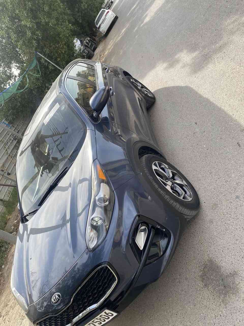كيا سبورتج موديل 20 وارد امريكي كلين بدون حادث فقط سرقة الجوزه مال سويج وهنا صار بيها صبغ الباب الامامي عكس جهة السائق بدون دواخل بدون ايرباك محرك 2400 gdi گير at 
رقم اربيل تريد تحويل او وكاله سونار مرفق بالمنشور ماشيه 77 الف ميل لايت زينون فور ويل مانع انحدار ومانع انزلاق ونقطه عمياء و3 وضعيات قياده كشن السائق كهرباء كشنات مخمل وتدفئه بالكشنات شاشه كار بلي قطعتين تبريد السعر 156 وبيها مجال الاتصال *********** مكاني بغداد
