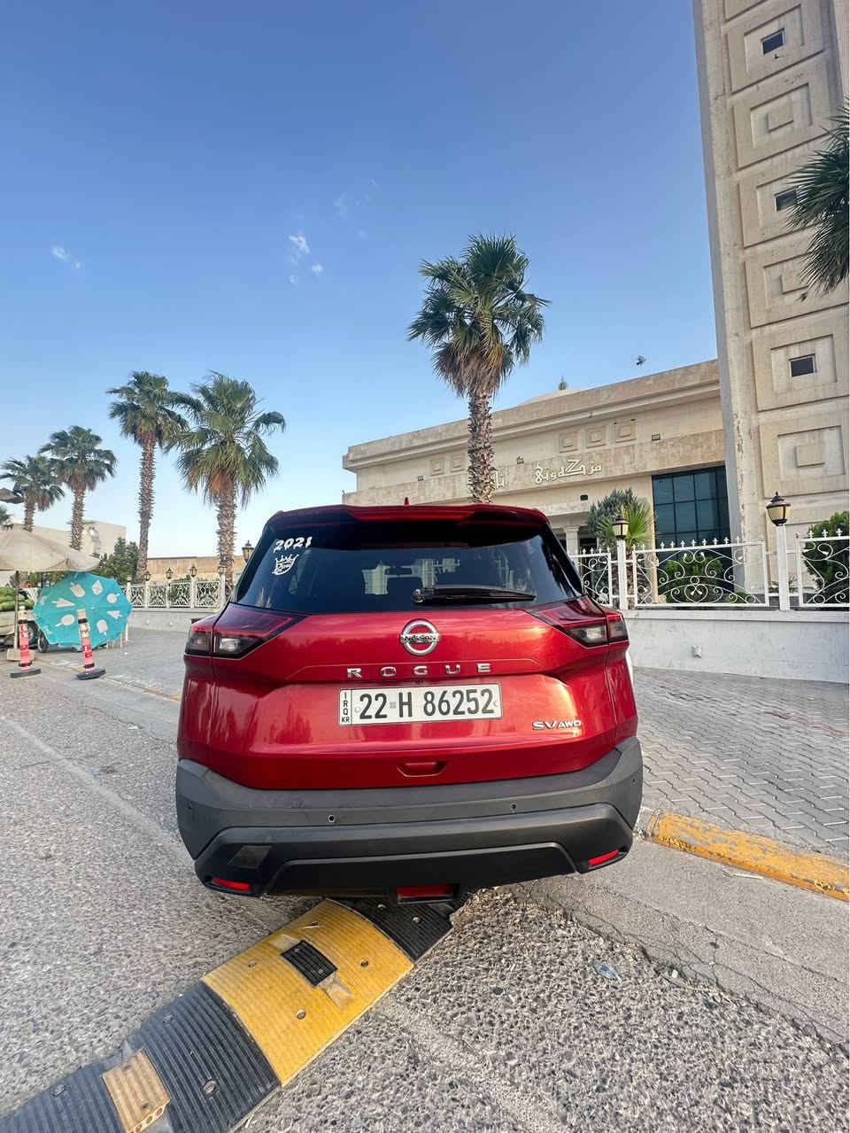 سڵاو لە  گشت لایەک 
Nissan Rogui 2021 
بۆ فرۆشتن مواسەفات ئەمریکیە و SV 
تایبەت مەندیەکانی 
AWD 

5 مۆدی لێ خورینی هەیە 
Sport 
Auto 
eco 
snow 
Ofrowad

Auto hold
 

V4 2.5 

سەیارەکە سەنوی و رەقەمی نوێیە  و بە ناوی خۆمانەوەیە 

سەیارەکە حیزام بۆیاغە  و سەقفی لای سایەق نزیک  ٤ پەنجە بۆیاغی هەیە و پشتەوەی سایەقیش بەهەمان شێوە ٤ پەنجە بۆیاغی هەیە لای سایەقیشی ناوەی گرتوە بەڵام زۆر نیە و پشتیشی کەپسە  

گێر و مەکینە و دەبڵ ئەکسلی بەشەرت 

تەفاسیلی سەیارەکەم نوسیوە هەر پرسیارێکی تریشتان هەبوو تەلە فون بۆ ئەو رەقەمەی خوارەوە بکەن واتس ئاپی لەسەرە 

*********** 

سعریشی ١٤٥ وەرەقە و معامەلە !

سەیارەکە لە هەولێرە أربيل, العراق
