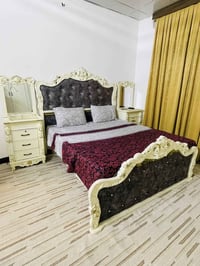 غرفة نوم • للبيع • فيها مجال