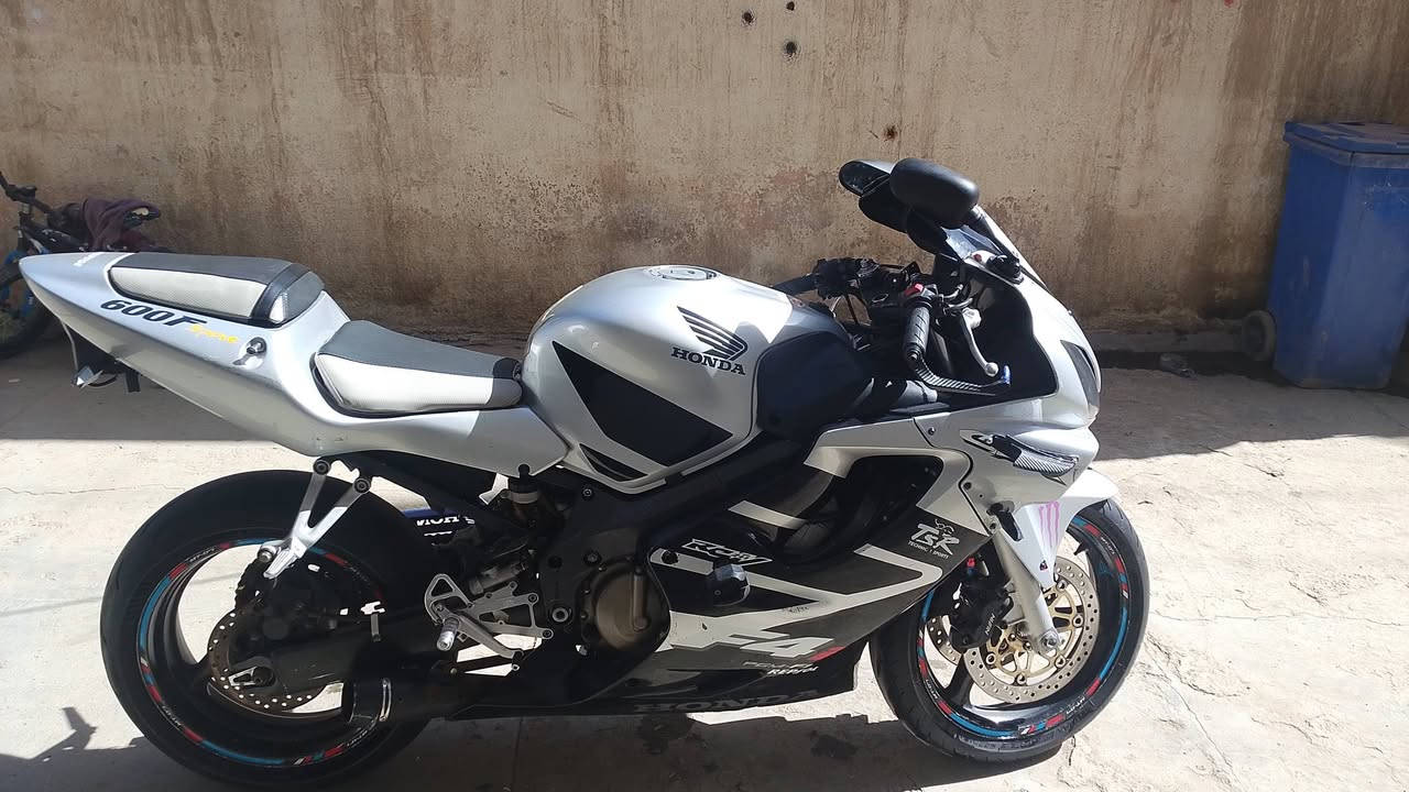 سلام عليكم شباب دراجه افواري مكينه كفاله رقم ه‍ *********** واتساب سعر 26 وبيه مجال ش بسيط دراجه انضف من صور الله شاهد مكاني بغداد
