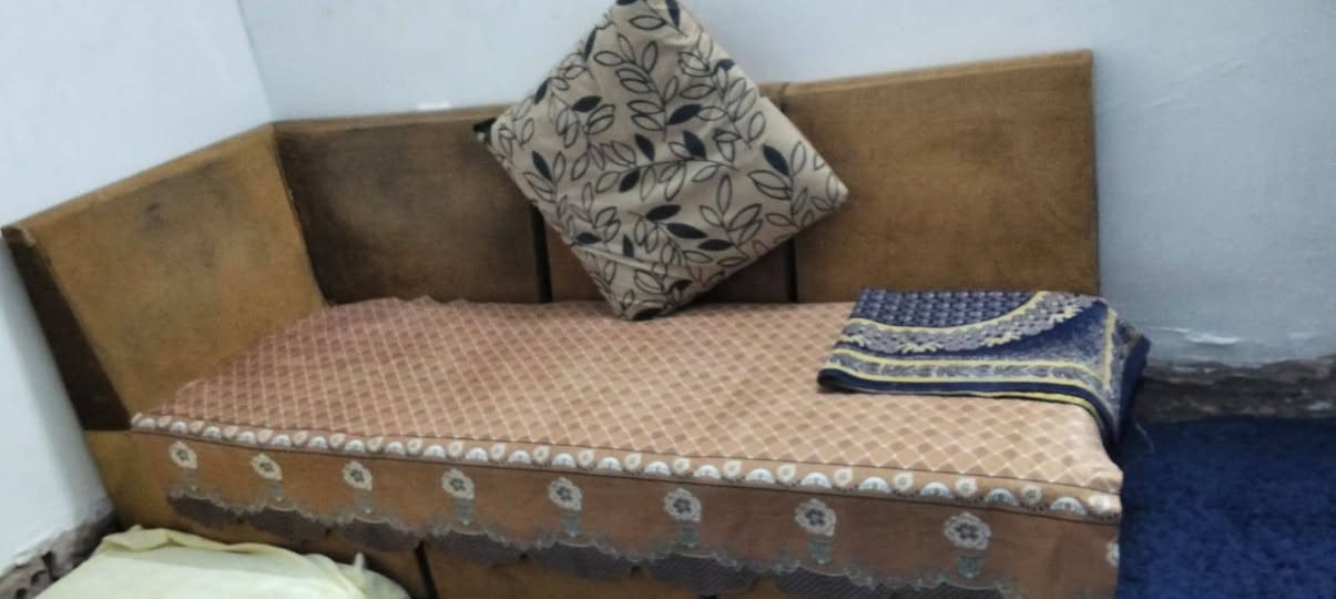 السلام عليكم تخم 9مقاعد ديوان ب150وبي مجال مكاني الزهور ***********
