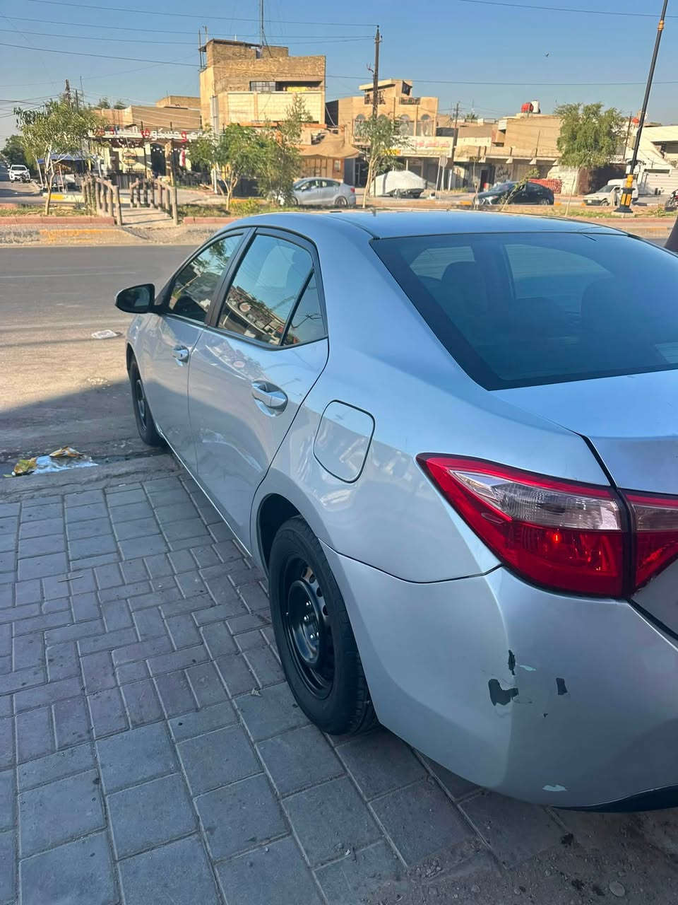 السلام عليكم

للبيع كورلا 2017 مواصفات LE رقم بغداد باسمي تحويل ثاني يوم سنويه ل29 محرك 1800 وكير بلادي تبريد ثلج حداديه نص عمر حادث امريكا جاملغ خلفي ايمن وباب وهنا بالعراق جاملغ خلفي وشويه من الصندوق وبيها باب صدر وجاملغ امامي كلير شرط بدون دواخل وبدون ايرباك بدون تبديل بجم كبس ماشيه 154 مكان السياره بغداد الشعب السعر 108 وبيها مجال ***********
