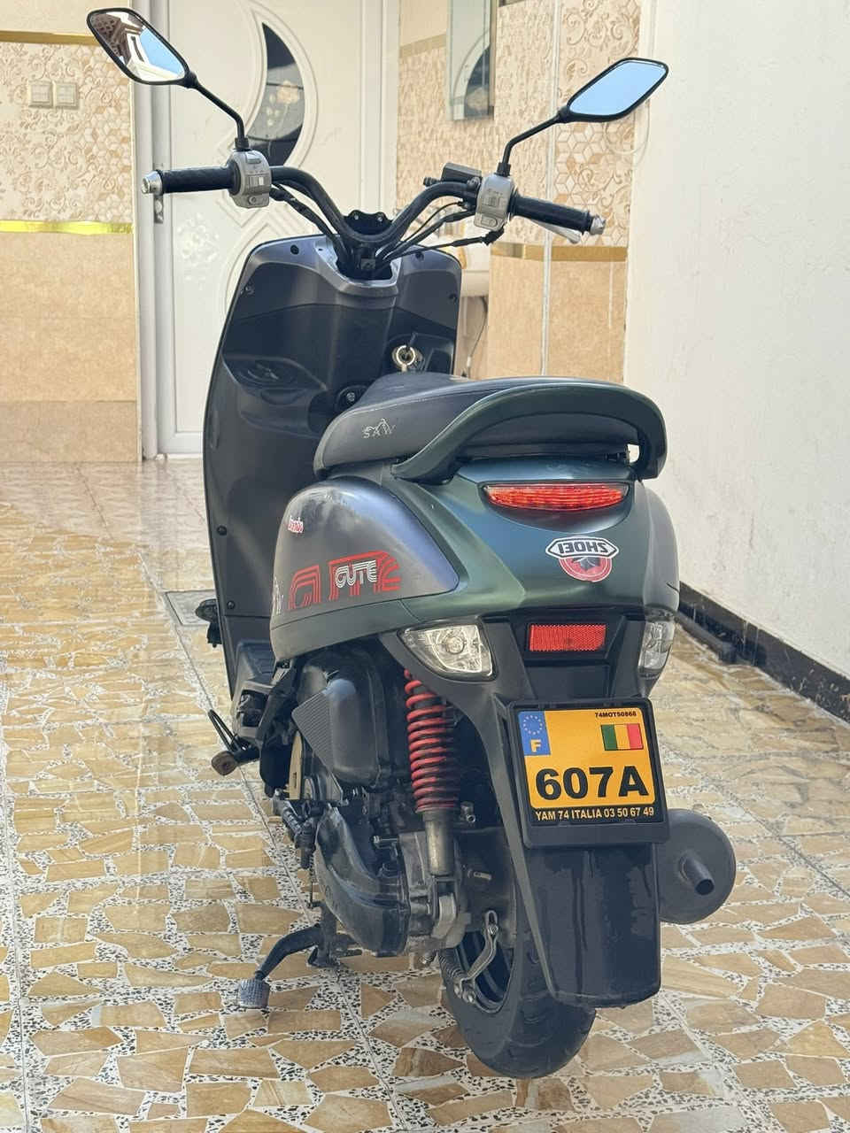 سلام عليكم دراجة نارية للبيع بوليسي ماكس موديل 2023 دراجه كلشي ما مفتوح بيه محرك بعده بلادي دراجه كابريتر مو نوزل شغاله هندر وصلف شرط كرهبائيات كله شغاله تبدل دهن محرك جديد دراجه مثل ما وضحه الك بل صوره بيه بس الكسر بل كفر وجاملغ الامامي مكسور وموجود دراجه شرط تجي وتفحصه بعنيك وشوفه مكان دراجه فلوجه شراي اتصل على رقم الهاتف:-***********سعر دراجه 450الف
