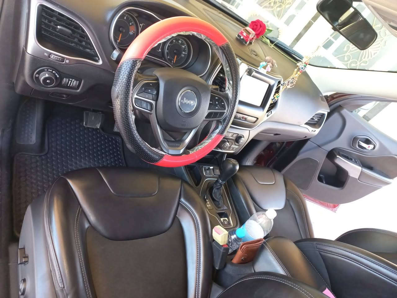 السلام عليكم تحية طيبة
جيب شيروكي بزون 
موديل 19    
ماشية 90 الف
أمريكي 4 سلندر..
حادثها بنيد فقط سونار مرفق بالمنشور 
سيارة نظافه فول الفول 
رقم الشاصي 405820
 حساسات 
ثلاث  انضمه  قياده   
كير 9  نمر مكينه 
محرك حداديه فول 
باقي التفاصيل معروفه ......

السعر  145  بيها مجال  
مكان ديالى الخالص
خاص اوتصال  او واتساب ***********
