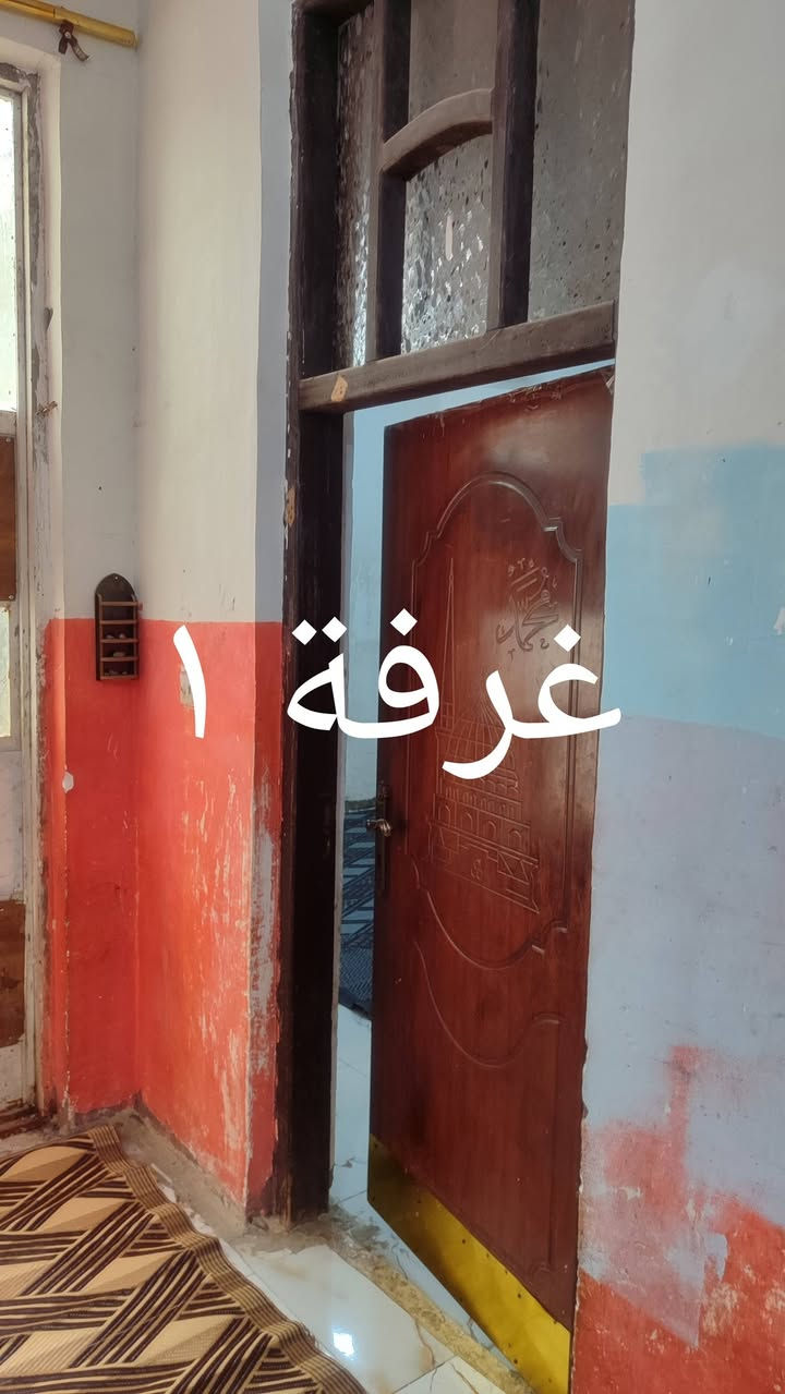 دار للبيع المساحة ٢٠٠ متر البناء طابوق صب مسلح يحتوي على ٢غرف نوم مع صحيات داخلية وخارجية و ٢منور ومطبخ وصالة كبيرة وإستقبال مثل ماموضح في الصور العنوان النهروان الدوانم مقابل صورة السيد الصدر  خلف جامع الصرخية للإستفسار أكثر مراسلة الصفحة او الاتصال على الرقم *********** ..
