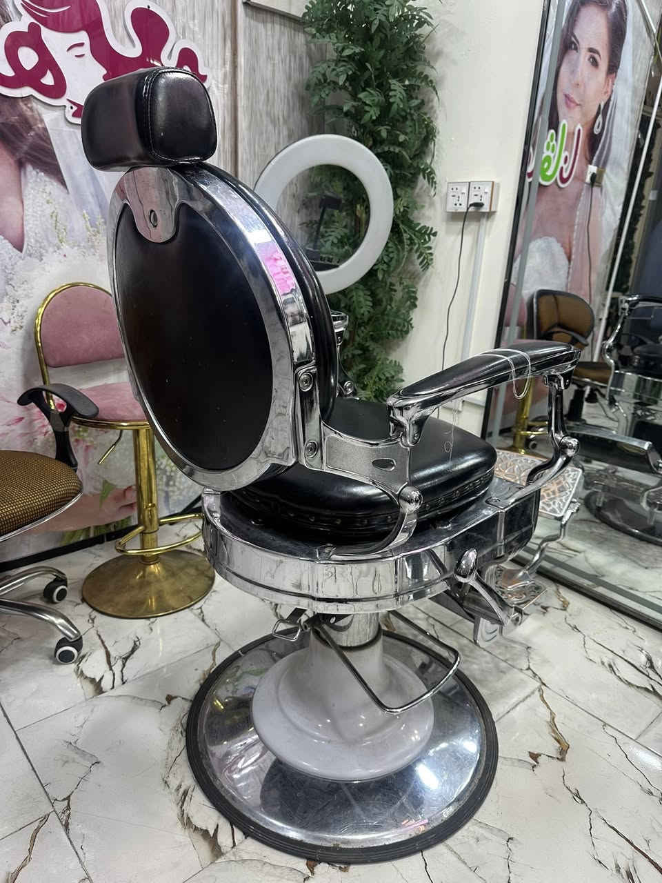 غراض صالون للبيع مكان بغداد المنصور***********
