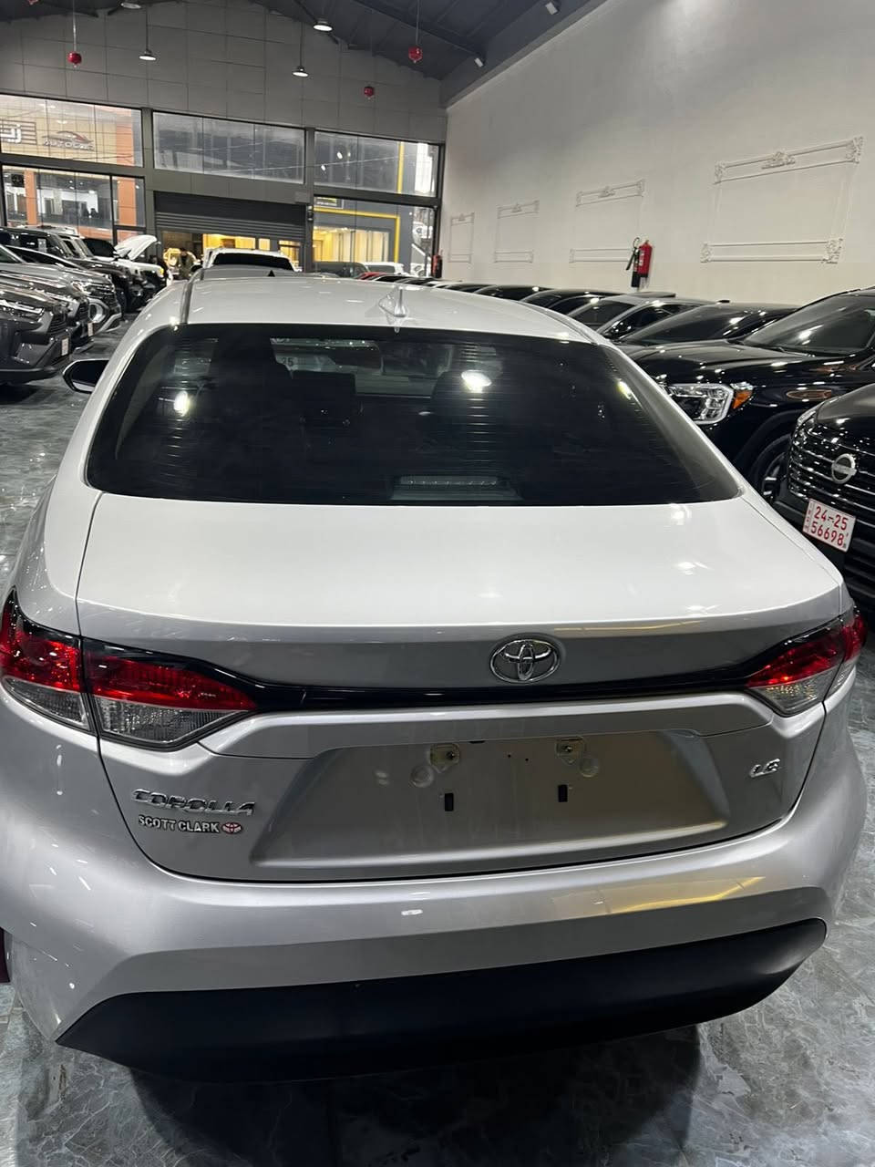 🚗 Toyota Corolla 2024 LE للبيع

رقم شاصی 5YFB4MDE5RP101712
 • الموديل: 2024
 • الفئة: LE
 • المحرك: 2.0 لتر
 • ناقل الحركة: أوتوماتيك (CVT)
 • الوقود: بنزين
 • الدفع: أمامي

⚙️ المواصفات:
 • شاشة + Apple CarPlay و Android Auto
 • كاميرا خلفية
 • حساسات
 • نظام أمان (Lane Assist + Radar)
 • ليدات أمامية
 • اقتصادية جداً بالوقود

📌 الملاحظات:
 • السيارة بها باب خلفي جهة السائق + ربح الجاملخ  خلفي جهة السائق صبغ فقط
 • بدون دواخل
 • ارباكات سليمة

📍 معلومات إضافية:
 • السيارة دخول جديد
 • رقم كاتي دهوك
 • تگدر تترقم إقليم كردستان

📞 للتواصل:
 • ***********
 • واتساب موجود
