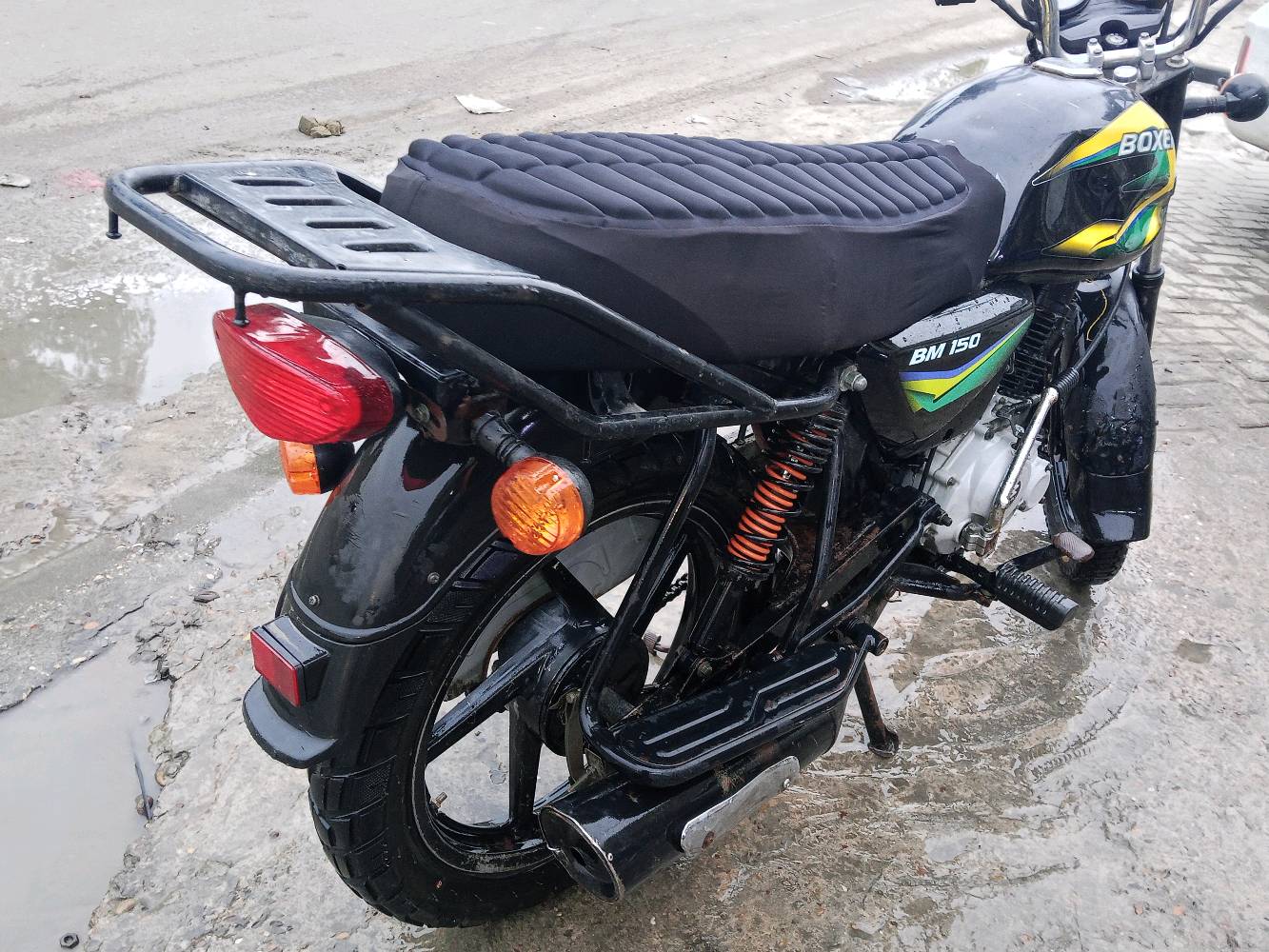 دراجه بوكسر نضيفه 
مكينه خرسه لا تبخير ولا تنقيص كهربائيات كله شغاله تشتغل سلف هندر السعر 750 المكان بغداد الزعفرانيه 
