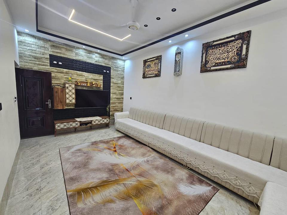 #اعلان

#دار_للبيع_طابو_صرف_بيع_مستعجل

#المساحة. 100 م مربع واجهة 10 م 

#الموقع_مميز سايدين جامع الراشدين ال 55 على التجاري  بناء حديث

#المحتويات طابقين يحتوي على 3 غرف نوم هول واستقبال مطبخ صحيات كراج 

#السعر 102 مليون
للاستفسار الاتصال بالرقم :*********** 
او زيارة مكتب اق صو سايدين كوباني قرب صيدلية غصن الزيتون
