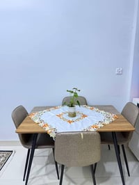 ميز طعام • أثاث