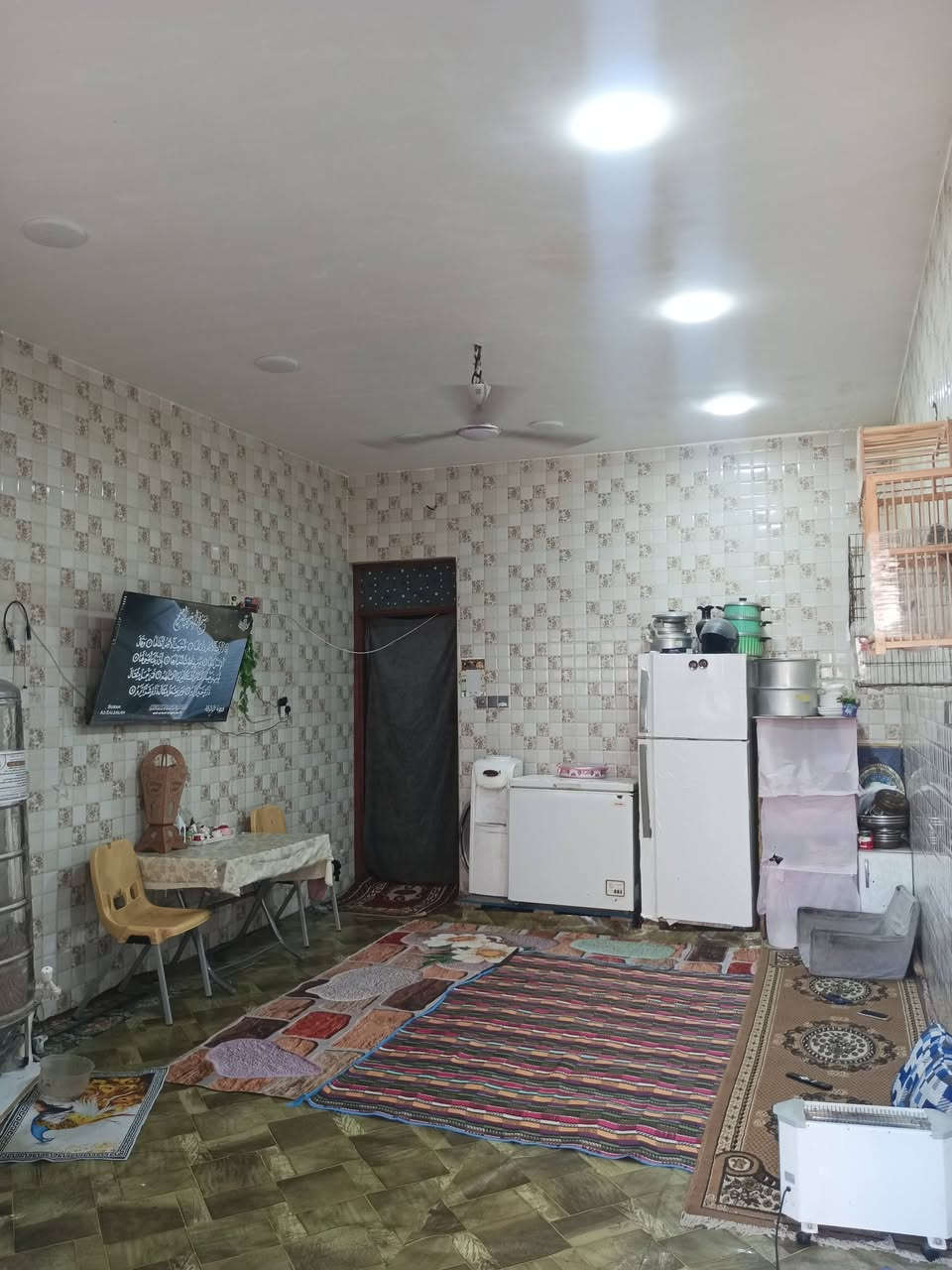 يالله السلام عليكم،، إعادة نشر، 
بيت في الدوانم الشعله خلف سجه، زراعي سند25
كامل خدمات بشارع بيت عنيد
مساحه 550 متر واجهه 13×46
3 غرف نوم
حمام 2
مطبخ جبير+ مطبخ صغير حار
استقبال
حولي 
هول
بيت بنا2025،،، نقص كاشي وابواب خشب
سطح شتايكر
ترك عدد2،، يرهم مراوس،،،، ***********
