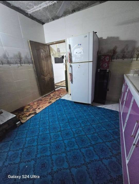 سلام عليكم  بيت  120 متر طابقين  شارع المطار الجديد  شارع ابو حميده المختار الطابق اول غرفه وصاله ومطبخ  الطابق الثاني  غرفتين وصاله  بنيان طابوك 23 وبي مجال  مكتب الصدرين  ***********
