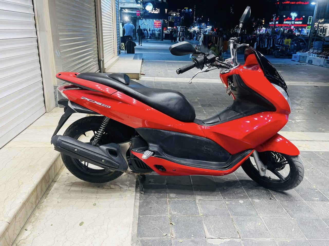 السلام عليكم للبيع دراجه pcxجيل الاول مكينه 150 مديل 16 دراجة مال رمبه ماخذها رمبه الدراجه وأعلى ايدي ياباني الاصلي دراجه جديده مال جناي وعلئ ايدي لون مميز 
ياباني الاصلي دراجه كامله أستان كهربائي حساس ازدحام حرف دراجه جديده الدراجه مكينه لوك شلعه معدل خير من اللّٰه دراجه تكول جديده بمعنئ الكلمه واحلا من الصور مال جناي المكان بغداد المنصور الدراجة مكفوله اي نقص مابيه  الأتصال على الرقم ***********

ا
