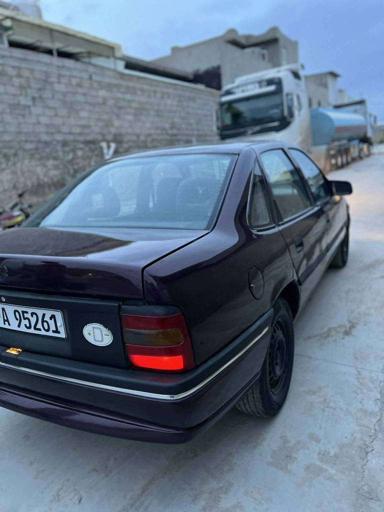 اوپل فكترا موديل 1991محرك 18رقم سنويه جديد بيه دفتر بنزين سياره كلشي ***********
