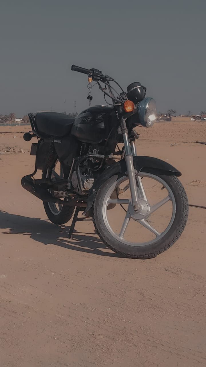 سلام عليكم دراجه بوكسر للبيع موديل 20 كلك دراجه كايمه ومتروكه صار شهرين محركه لاطش مكاني كربلاء سعر 350 رقم الهاتف ***********
