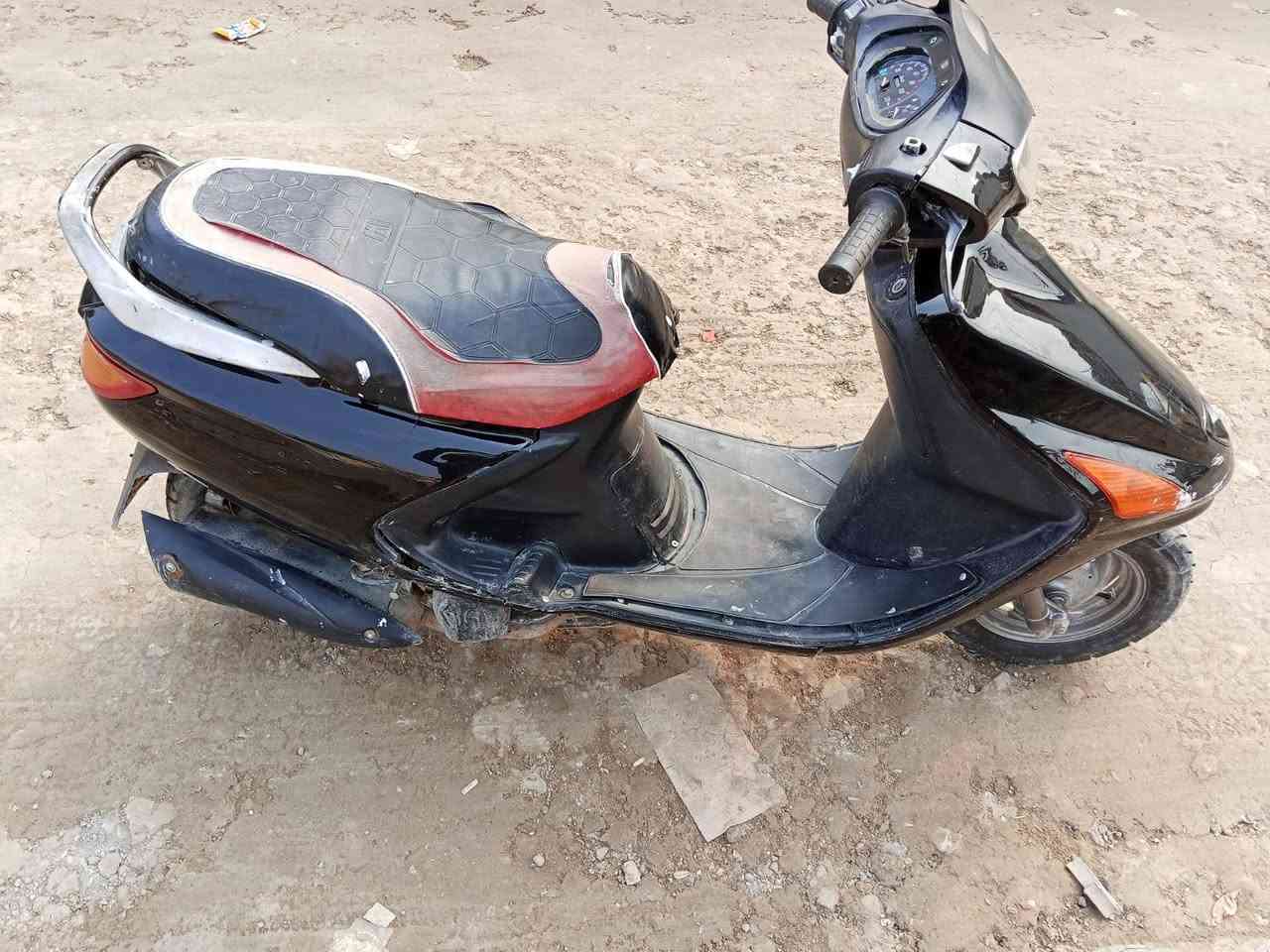 للبيع دراجه فراشه نظيفه مكينه مفتوحه ولفات فقط خرسه هندر واحد تشتغل كهربائية كلها شغاله سلف تايرات جديد دراجه حلوه وناعمه مكاني الدوانيه حي الضباط للتصال على الرقم *********** السعر 325
