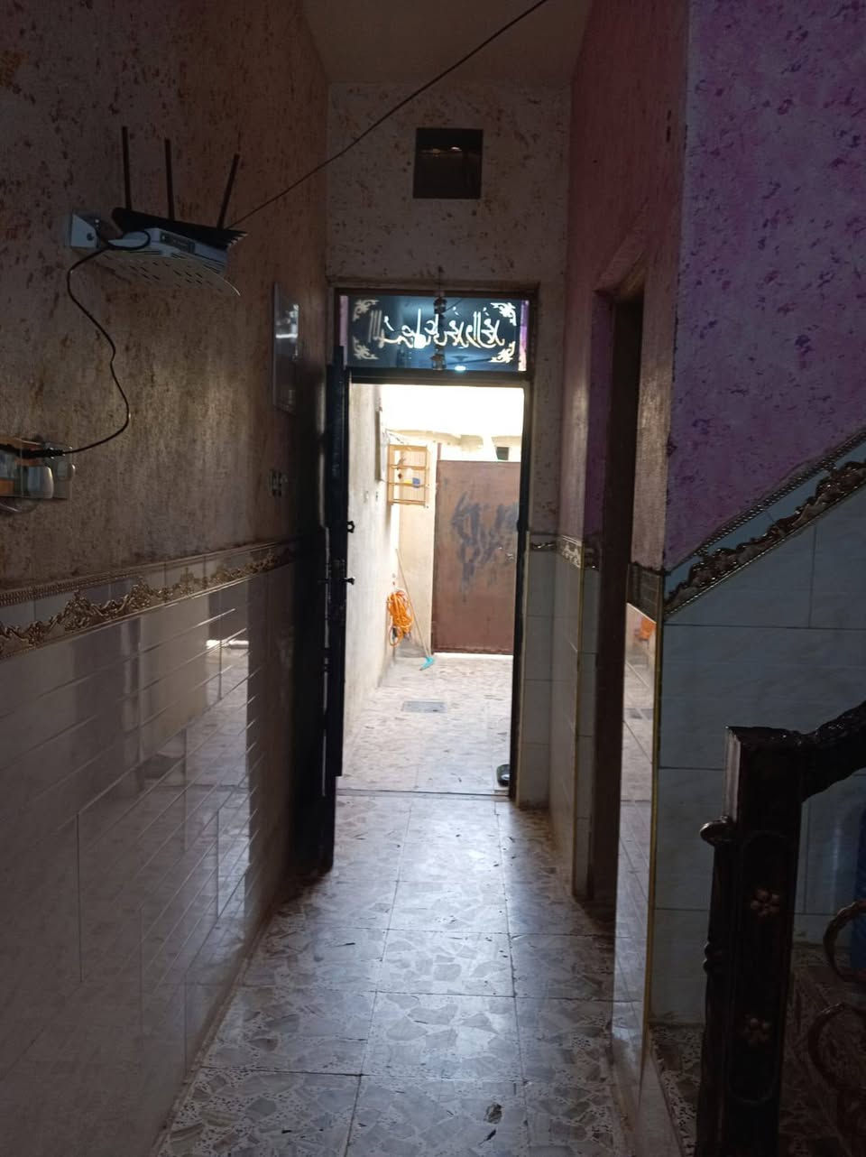 ياالله
سلام عليكم
البيت البيع طابو صرف
مساحه ((100)) متر طولاني 
حي غدير قريب مستشفى البناني
البيت طابق واحد
يحتوي على
استقبال
وصاله 
ومطبخ 
وصاله
وغرفة نوم
صحيات داخليه وصحيات خارجيه
استفسار اتصل((***********)) 
((***********)) اخوكم أبو عراق.......
