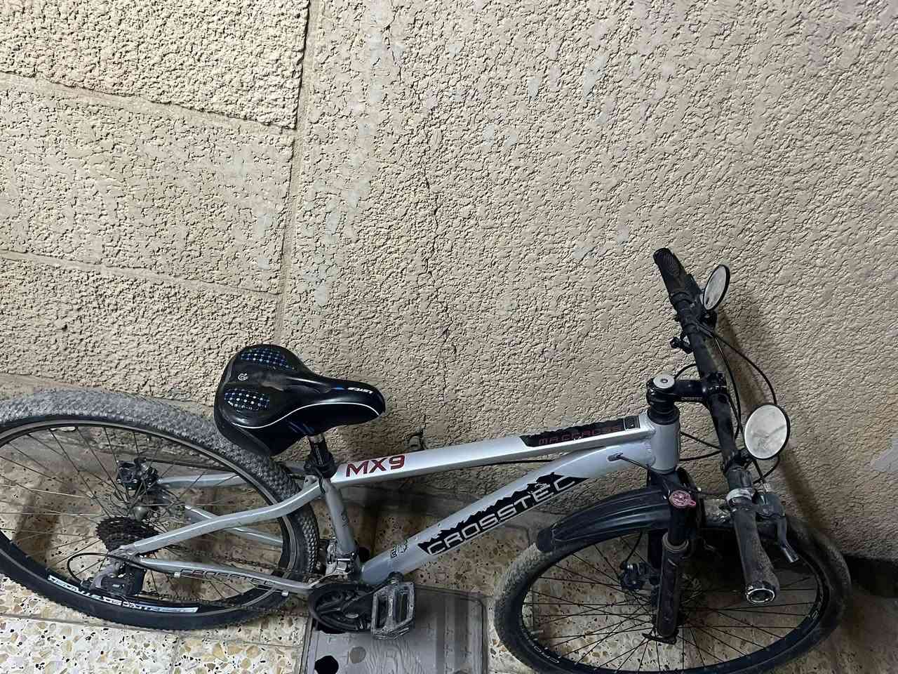 السلام عليكم بايسكل نوع جبيل رياضي بايسكل اخو لجديد بي دبلات بي مرايات كيرة 9 نمر نوعيتة معروفة CROSSTEC MX9 سعرة 200 الف لمكان بغداد قرب الجسر الدوار وملعب التاجي الرياضي رقمي ***********
