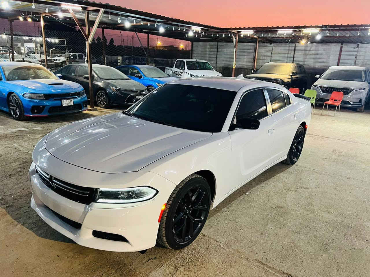 السلام عليكم
دوج جارجر موديل 2023  اصل حره بدون ارقام منفيس بأسمي تترقم جميع المحافظات وارد أمريكي حادث بنيد تبديل فقط وبيها خشوم الجاملغات كد شبرين شاصي لغد مكفول وصور الحادث بالمنشور 
مواصفاتSXT معروفه كشنات حضن مخمل حساسات شاشه كبيره تحكم ستيرن مكينه وكير جديد محرك 6 سلندر وباقي المواصفات معروفه 
مكان السياره البصره قضاء القرنه 
للاستفسار الاتصال/ ‭0788 498 6898
