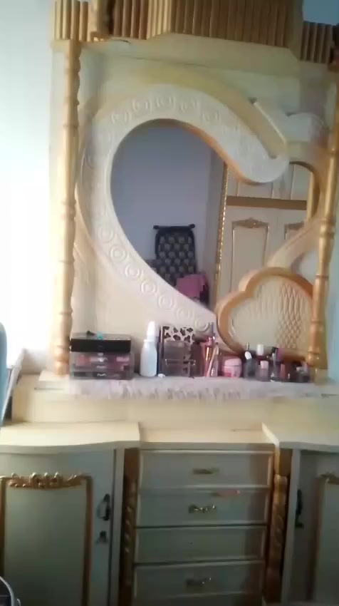 السلام عليكم غرفه للبيع اخت الجديده
صاج عراقي اصلي كامله 
العنوان كربلاء حي العامل 
السعر 900 وبيهه وبيهه مجال 
للستفسار *********** واتساب
