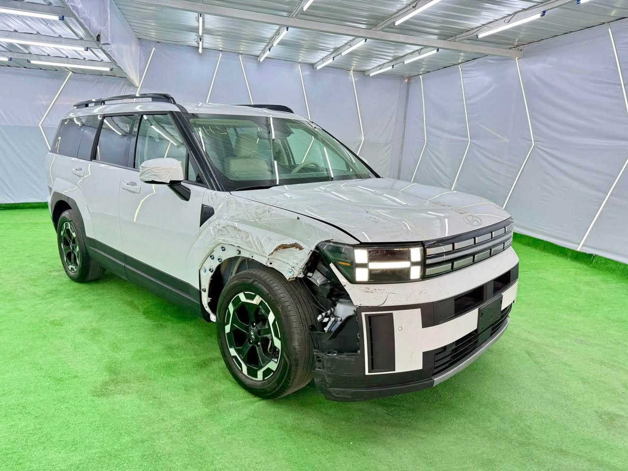 🧿🧿🧿 يرجى قراءة الاعلان بشكل كامل 🧿🧿🧿
HYUNDAI ..  SANTA FE .. 2024 .. SEL 

                  👈🏻👈🏻👈🏻 هونداي  / سنتافي  👉🏻👉🏻👉🏻 

   👈🏻 السيارة موجودة في الاردن المنطقة الحرة 👉🏻 

     ♦️ رقم الشاصي موجود من ضمن التصوير ♦️ 
 
سعة المحرك:-  2.5  تيربو  ( TURBO ) 
المسافة المقطوعه :- 24586 mi   
اللون :- ابيض              
الموديل:- 2024
مواصفات السيارة :- SEL
عدد المقاعد :- 7 مقاعد 

الاضافات#👇👇
 شاشه كبيره نفكيشن 
فرش جلد ابيض    
تحكم سرعه
تحكم مسجل 
ويل 18 انش 
كأمره خلفية 
اشاره بالمرايا 
حساس تجاوز
كراسي مدفيه
بصمه تشغيل 
لايت زينون 
تشغيل عن بعد 
كرسي ذاكره 
كشاف امامي 
حساس امامي وخلفي 
مقاعد متصل
تدفئة مقاعد  
صندوق كهربائي 
رادا امامي 
حساس جانبي 
تحديد مسار 
اوامر صوتيه 
مثبت سرعة 
 

و المزيد من الاضافات في عالم ((SANTA FE)) 

       🚘 حادث السيارة كما هو موضح بصور 🚘 
                          السيارة تعمل وتسير


**إذا كنت صاحب هذا الإعلان وتريد حذفه لأي سبب، رجاءا أرسل رسالة إلى الدعم الفني**