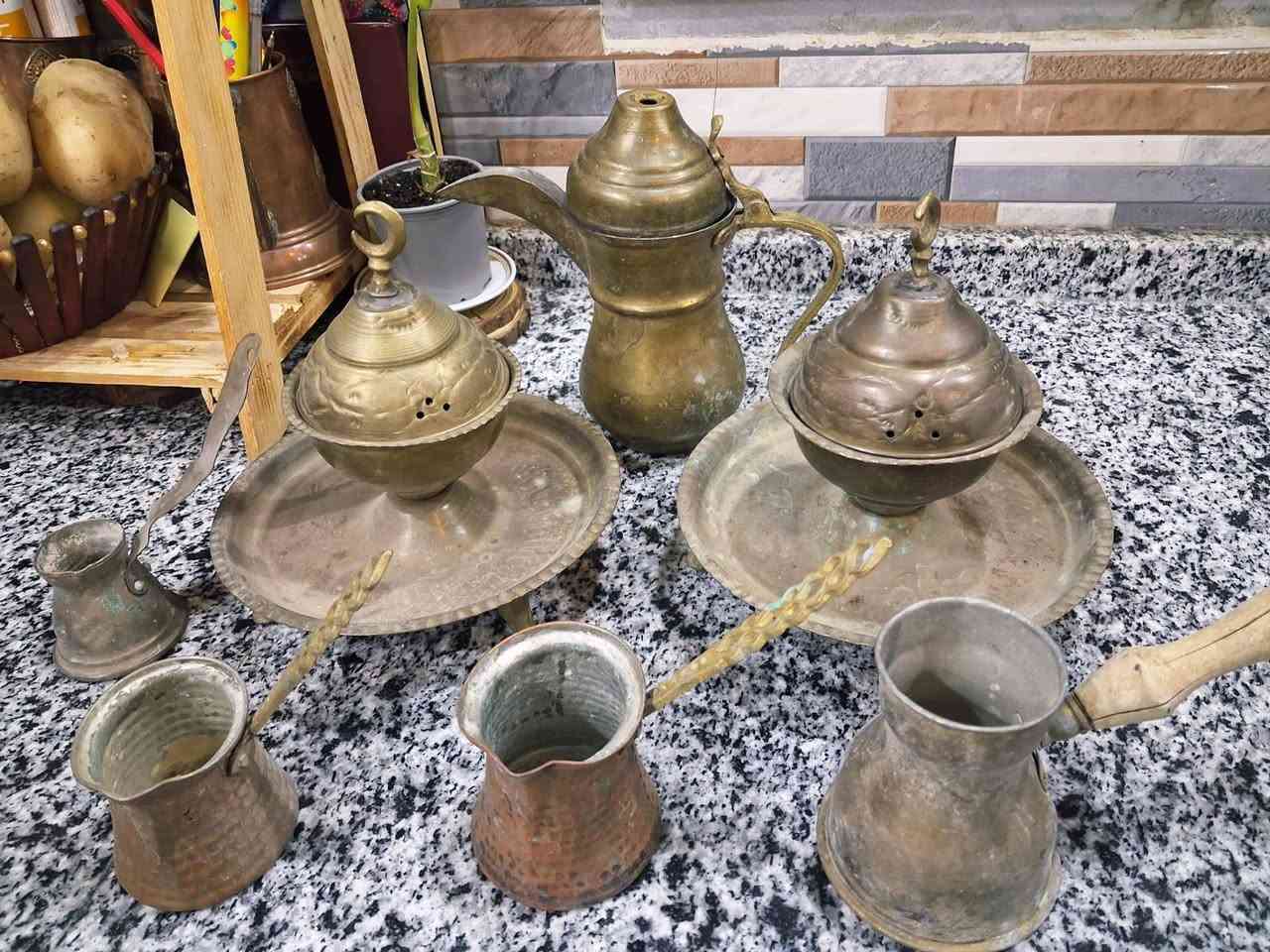 🔥 سعر حرق للمجموعة كاملة 🔥
مبخرتين نحاس تراثيات مع
4 غلايات قهوة نحاس أحمر + دلة صغيرة
قطع قديمة مشغولات يدوياً من النحاس
شكل تراثي جميل يصلح للاستخدام أو للديكور
المجموعة كاملة بسعر مغري جداً
📍 يتوفر خدمة التوصيل


**إذا كنت صاحب هذا الإعلان وتريد حذفه لأي سبب، رجاءا أرسل رسالة إلى الدعم الفني**