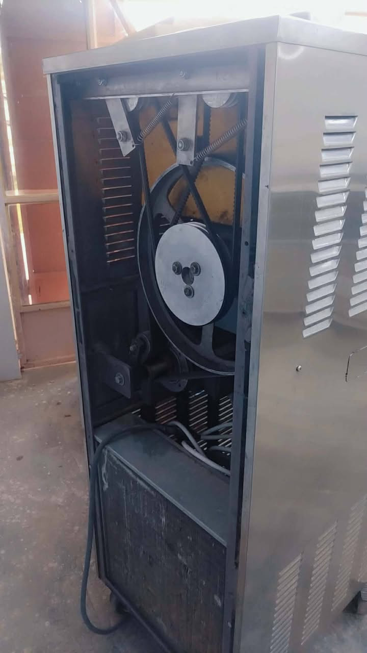 لبيع
للبيع ماكنه سوف فاماتك يطالي صنع نضافته ماشالله اخو جديد بمعنه كلمه لسفسار تواصل معه صاحب الرقم ***********
