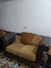 تخم اماراتي مكتبي وبيتي 7 مقاعد نظيف جدا ب650 الف للاستفسار 0776327936...