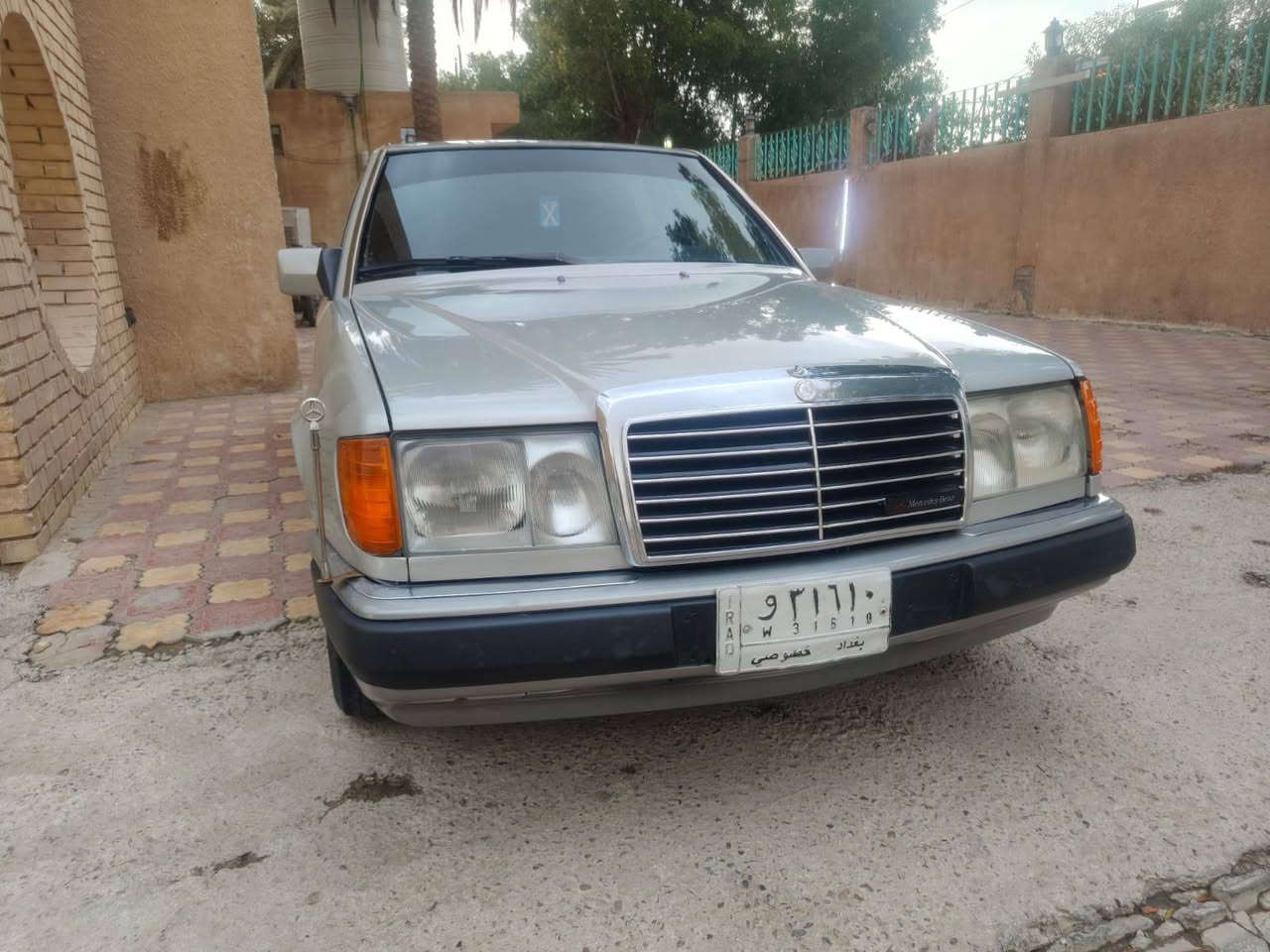 السلام عليكم سياره مارسيدس دب للبيع رقم بغداد 
موديل ٨٩ فتحه سقف 4 جام كهرباء كشن سدر كهرباء 
كير ومكينه vvt بالكرتون تبريد تدفئه كله شغال
كفاله عامه صبغ  عامه جماليه
تخم تاير جديد حداده اماميه خلفيه جديده سياره نظيفه بمعنه الكلمه  مكانها كربلاء  اني مكلف بل نشر 
رقم ***********
