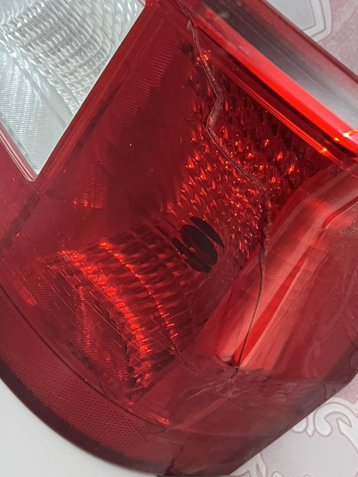 السلام عليكم عندي بك لايت كوستر جهت السايق اصلي مو كوبي بي فطر صغير مايبين رايدة لبيع السعر 75 الف هاتف ***********
