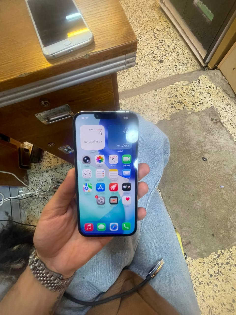 ١٣ برو ماكس وتر الجهاز ٢٥٦ بطاريه ٧٧ مداخل تصليح مكفول من كلشي فقط سماعه الصوت الجوه ناصيه مكاني بغداد بياع *********** سعره ٥٧٥
