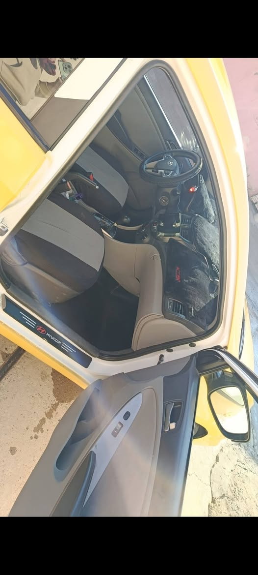 اكسنت مضلع ٢٠١٧
مكينة ١٦
كير ايتي AT المرغوب 
نضام Eco اقتصاد بانزين 
امريكي مبدل بيها بوند وجملغ 
السعر ٩٤ وبيها مجال 
***********

***********
