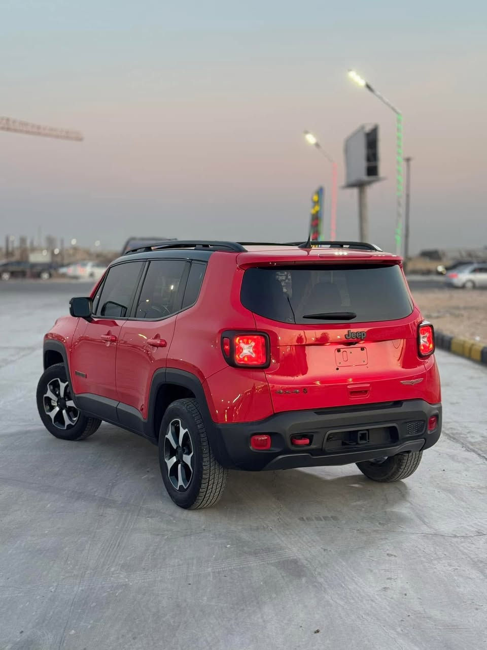 جيب رنكد تريل هوك
بدون حادث السيارة فقط عطل ميكانيكي
موديل 2022
ماشيه 30 الف mi
لون احمر
مواصفات فوللل
بصمه 
بانوراما
رادار امامي
وادار خلفي
كشنات تدفأه
ستيرن تدفأه 
كامره دواره
شاشه كبيره 
تشغيل عن بعد
كامره خلفيه 
شاشه كبيره
كشنات جلد
 
فور ويل 4*4
تحكم ستيرن جهتين
هند بريك دكمه كهرباء
نظام مانع انزلاق
منفذ ( AUX ) وبلوتوث

نظام ( A B S )
نظام سبورت
نظام ايكو

***********

شاصي السيارة : ZACNJDC14NPN74159
