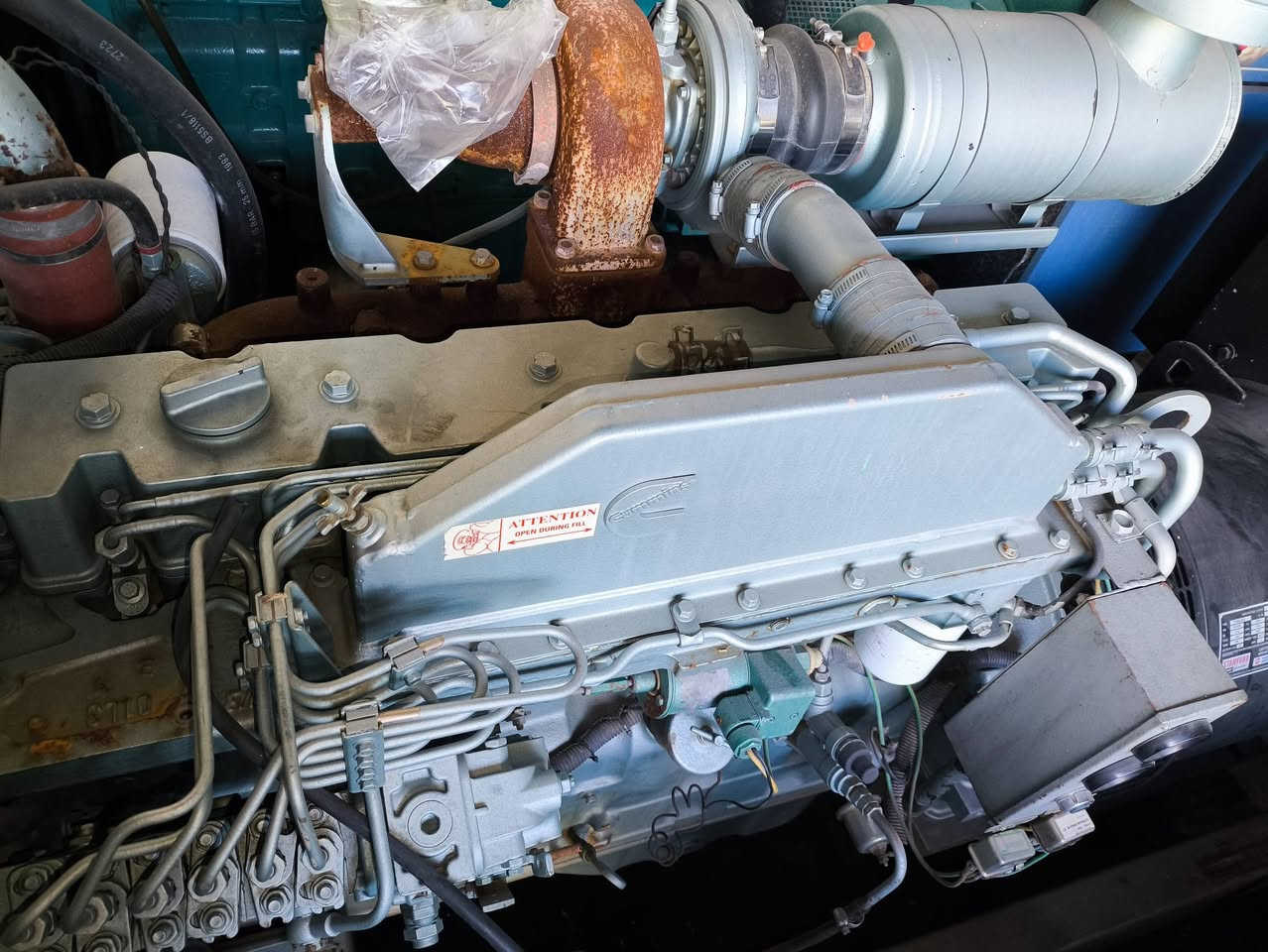 مولد كمنز بريطاني 6 سلندر سوبر حفتر كولر حجم 114/ 12 ولف اخت الزيرو توليد ستامفورد 200KVA شرط الشغل وشرط الفحـص العنوان اربيل للأستفسار الإتصال على الرقم *********** يوجد توصيل لكافة المحافظات وبضمان 🚚
