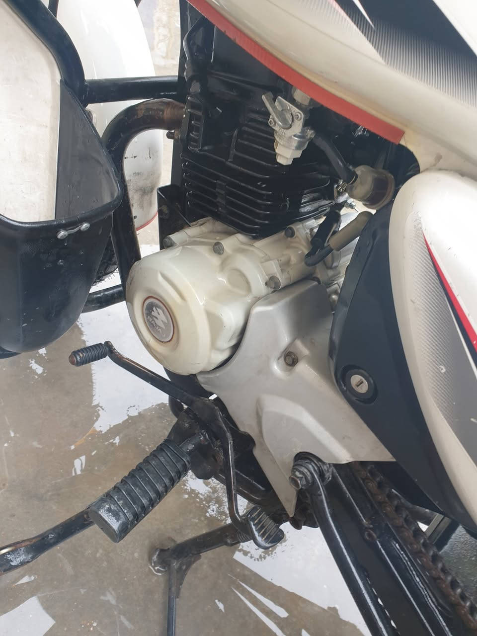 سلام عليكم دراجة بوكسر موديل 2022 للبيع او مراوس بقفاز الدراجة مكينة خير من الله للاضافة تايرات جدد امامي وخلفي كهربائيات كلها شغالة كفالة عامة السعر مليون و 300 
رقمي *********** 
عنوان المدائن سلمان باك
