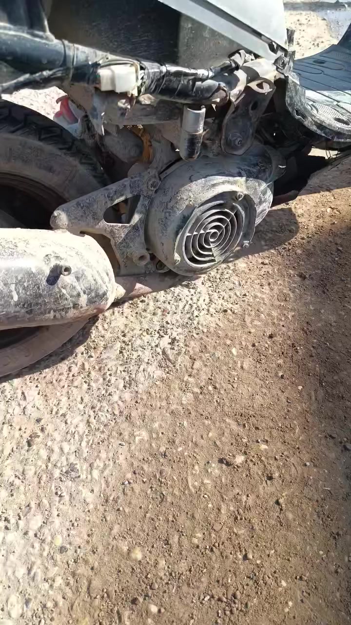 بوتين شغال سعره 75
شاصي تكة وحده ملحوم 
كهربائيات مايشتغل 
 مكاني جانب الايمن باليرموك 
***********
***********
