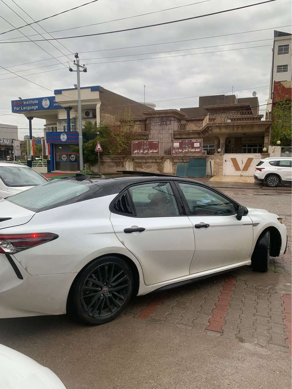▪️تويوتا كامري : 2023 Toyota Camry  ▪️
▪️للون ابيض صدفي ، سيارة حيل نظيف ▪️
▪️مواصفات : Xse فوول سقف اسود بيلادي ▪️
▪️سلايت ، دواخل جلد و احمر ، بصمة و شاشة▪️
▪️محرك V4,2,5 . كبس ماشي 68 الف ميل ▪️
▪️رقم اربيل دولي ، سنوية و هزة جديد ▪️
▪️سيارة فقط جاملغ خلفي صبغ ، مكانين تعديل ▪️
▪️سيارة نظيفة و مرتبة بدون مصاريف جاهز ▪️
▪️ايرباكات سليمة بيلادي ، شوية دواخل صندوق ▪️
▪️عنوان اربيل تحويل غرامة بشرط *********** ▪️

▪️سعر /  ٢٣٠ $  بيها مجال ▪️ أربيل, العراق
