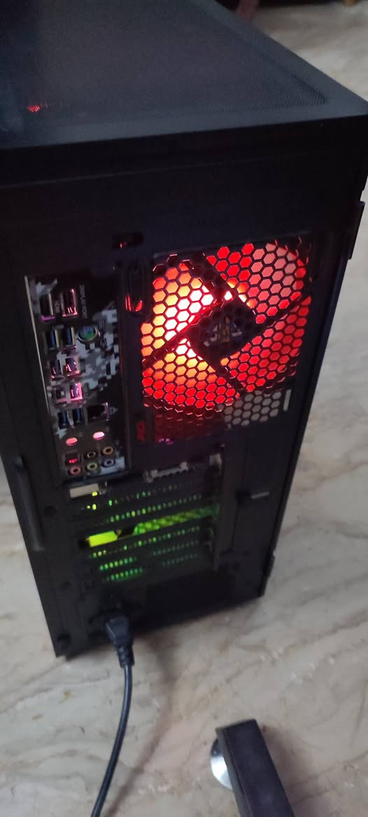 سلام عليكم و رحمة الله و بركاته 

Pc للبيع 
نظافة 💯

مواصفات :

كارت شاشة / Amd rx 580 8gb استخدام 6 اشهر 

المعالج / Amd ryzen 7 5700 x جديد فتح كارتون استخدام شهر

المبرد / هوائي دبل فان Thermal right 

اللوحة الام / Asrock x570 am4 جديد فتح كارتون استخدام شهر

الرام / 16 gb استخدام 6 اشهر 

الهارد دسك / hdd 500 gb استخدام 6 اشهر

بالنسبة للهارد ssd تم البيع 

للتواصل واتساب او اتصال *********** فقط
