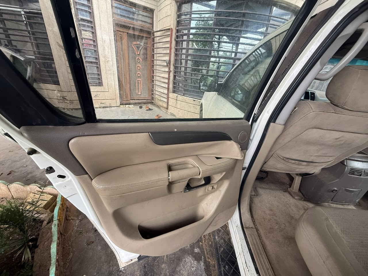 سياره ارمادا موديل 2009 باسمي رقم  انكليزي سنويه صالحه 2031 كير ومكينه وحداديه كفاله سياره البدي ما مكفول سياره حلوه وشلعتها قويه مكان السياره ميسان-العماره السعر 65 وبي مجال بسيط السياره عوزها فقط صبغ وعندي ٤ بيبان وجنطه احتياط بعدهن ما مشدودات مال حاويه للاستفسار اكثر ع الرقم ***********
