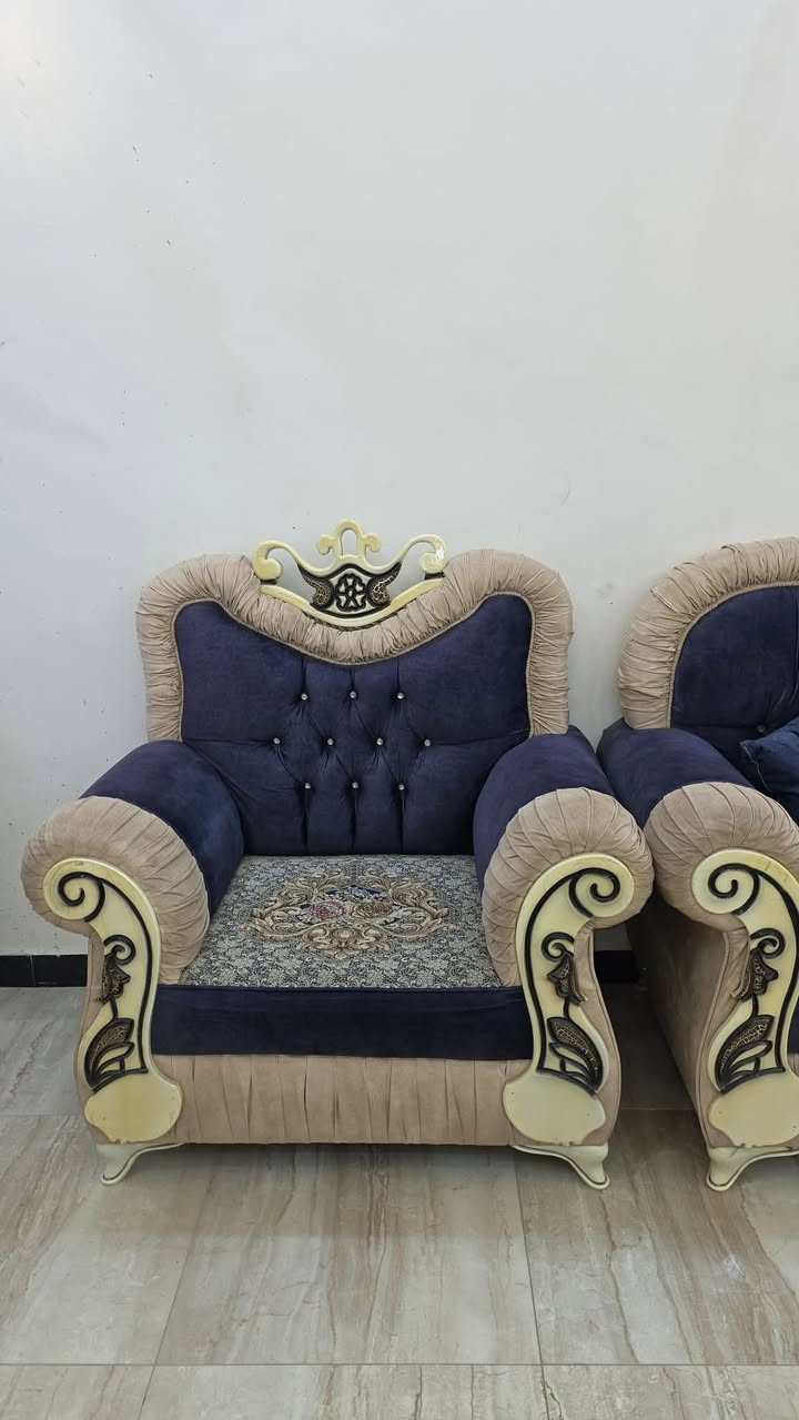 تخم عشر مقاعد شغل اربيل نظيف جدا مابي اي كسر
وميز بلازما كلش نضيف وجـديد 
علق تم يجيك السعر


**إذا كنت صاحب هذا الإعلان وتريد حذفه لأي سبب، رجاءا أرسل رسالة إلى الدعم الفني**
