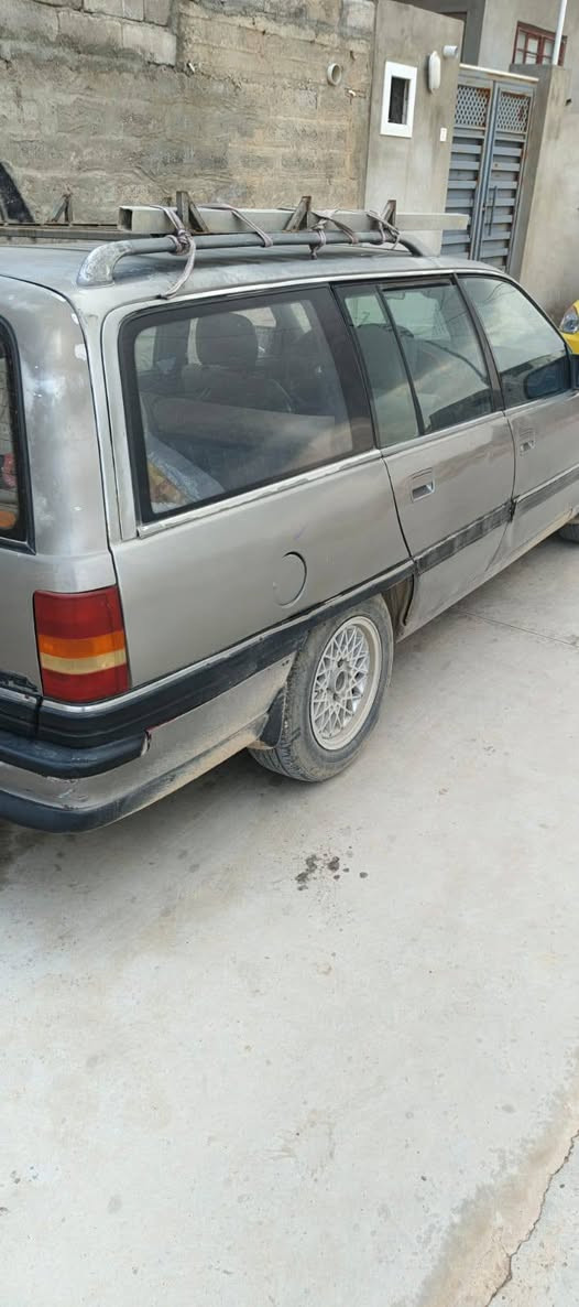 سيارات اوميكه صالون حجم 20كاربون بانزين سياره بسمي محرك وكير اني معمرهن بس عل الفحص الرقم الماني السعر 30وبيها مجال الموقع: الموصل الجانب الأيمن العبور: رقم الهاتف: ***********/***********
