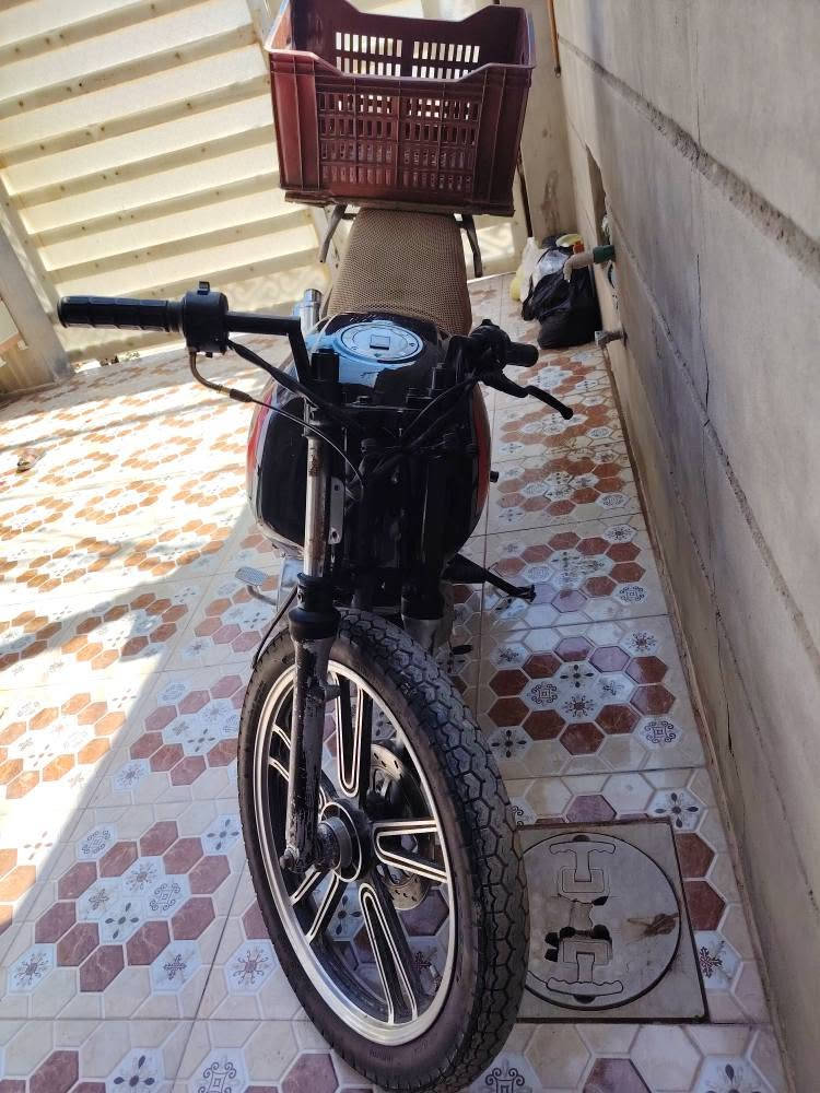 سلام عليكم دارجة باندة للبيع محرك بلادي خير من الله المكينة خرسة بدون اوراق بيع مستعجل 100 قفل بعقوبة, ديالى


**إذا كنت صاحب هذا الإعلان وتريد حذفه لأي سبب، رجاءا أرسل رسالة إلى الدعم الفني**